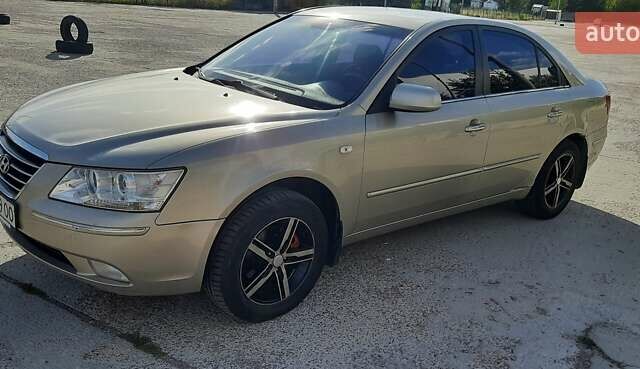 Бежевий Хендай Соната, об'ємом двигуна 2 л та пробігом 205 тис. км за 5800 $, фото 2 на Automoto.ua