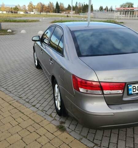 Бежевый Хендай Соната, объемом двигателя 2 л и пробегом 318 тыс. км за 6200 $, фото 5 на Automoto.ua