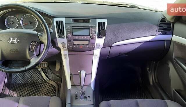 Бежевый Хендай Соната, объемом двигателя 2 л и пробегом 210 тыс. км за 5800 $, фото 7 на Automoto.ua