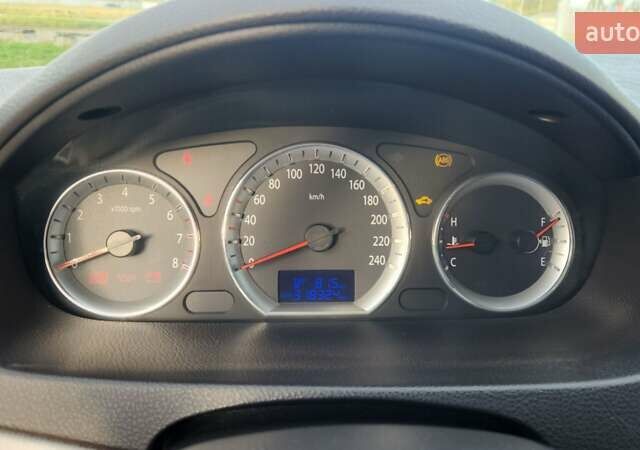 Бежевый Хендай Соната, объемом двигателя 2 л и пробегом 318 тыс. км за 6200 $, фото 13 на Automoto.ua