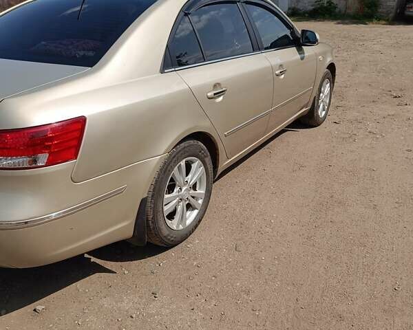 Бежевый Хендай Соната, объемом двигателя 2 л и пробегом 221 тыс. км за 5900 $, фото 15 на Automoto.ua