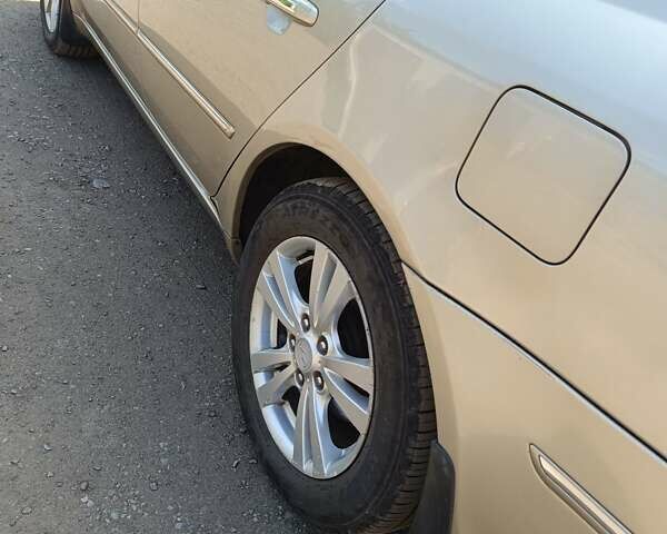 Бежевый Хендай Соната, объемом двигателя 2 л и пробегом 221 тыс. км за 5900 $, фото 4 на Automoto.ua