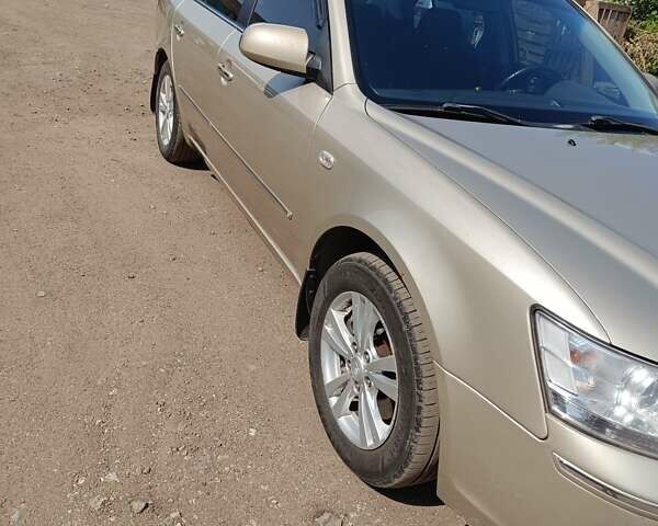 Бежевый Хендай Соната, объемом двигателя 2 л и пробегом 221 тыс. км за 5900 $, фото 27 на Automoto.ua