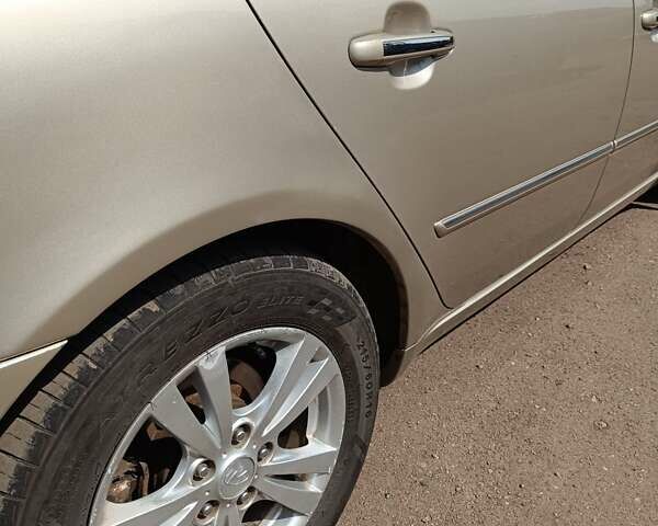 Бежевый Хендай Соната, объемом двигателя 2 л и пробегом 221 тыс. км за 5900 $, фото 25 на Automoto.ua