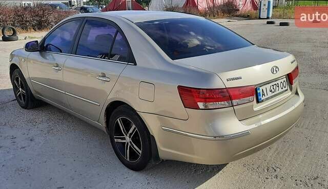 Бежевий Хендай Соната, об'ємом двигуна 2 л та пробігом 205 тис. км за 5800 $, фото 6 на Automoto.ua