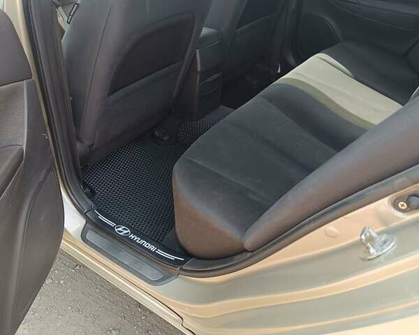 Бежевый Хендай Соната, объемом двигателя 2 л и пробегом 221 тыс. км за 5900 $, фото 20 на Automoto.ua