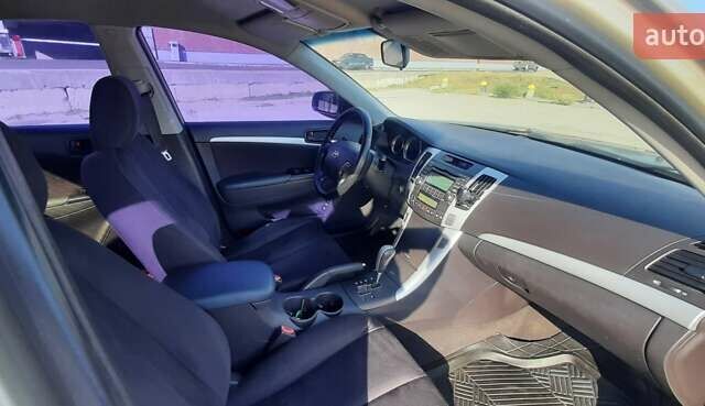 Бежевый Хендай Соната, объемом двигателя 2 л и пробегом 210 тыс. км за 5800 $, фото 8 на Automoto.ua