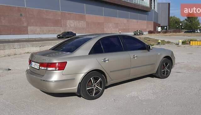Бежевий Хендай Соната, об'ємом двигуна 2 л та пробігом 205 тис. км за 5800 $, фото 5 на Automoto.ua