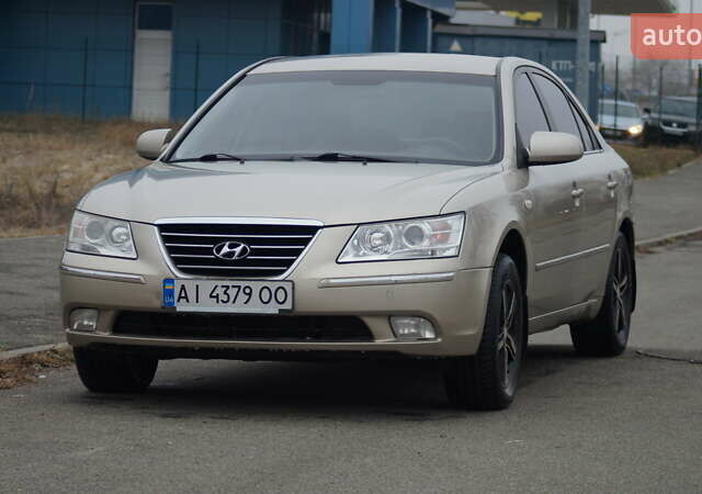 Бежевый Хендай Соната, объемом двигателя 2 л и пробегом 210 тыс. км за 5800 $, фото 2 на Automoto.ua