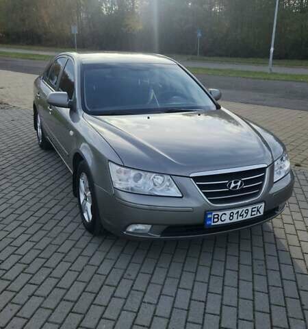 Бежевый Хендай Соната, объемом двигателя 2 л и пробегом 318 тыс. км за 6200 $, фото 7 на Automoto.ua