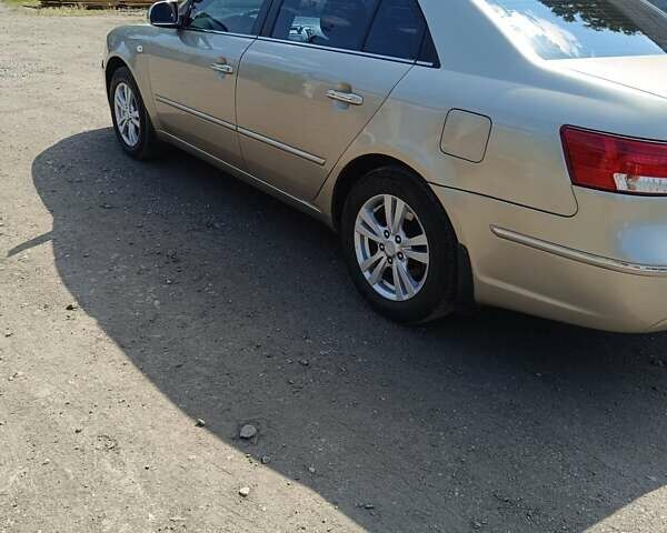 Бежевый Хендай Соната, объемом двигателя 2 л и пробегом 221 тыс. км за 5900 $, фото 18 на Automoto.ua