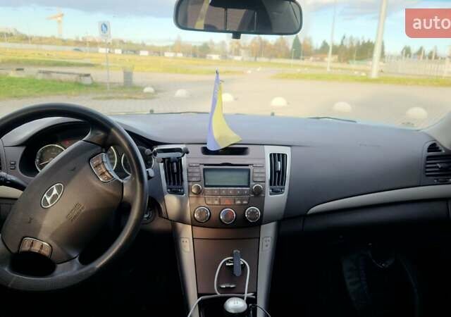 Бежевый Хендай Соната, объемом двигателя 2 л и пробегом 318 тыс. км за 6200 $, фото 14 на Automoto.ua