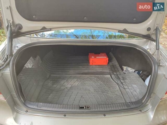 Бежевый Хендай Соната, объемом двигателя 2 л и пробегом 318 тыс. км за 6200 $, фото 15 на Automoto.ua