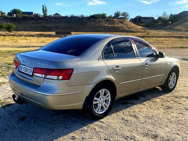 Бежевый Хендай Соната, объемом двигателя 2 л и пробегом 243 тыс. км за 7800 $, фото 3 на Automoto.ua