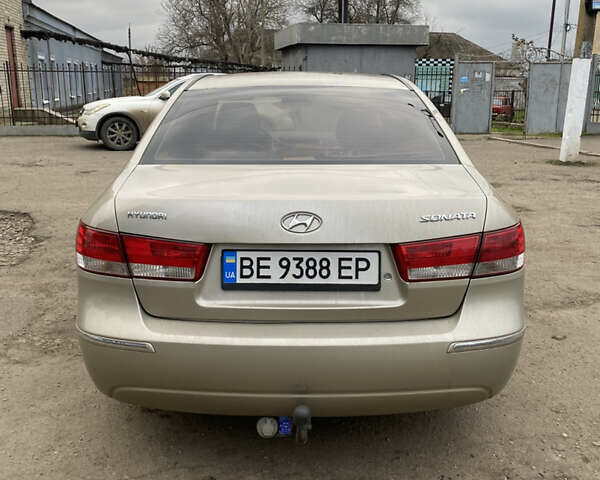 Бежевый Хендай Соната, объемом двигателя 2 л и пробегом 247 тыс. км за 7500 $, фото 3 на Automoto.ua