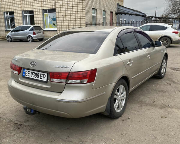 Бежевый Хендай Соната, объемом двигателя 2 л и пробегом 247 тыс. км за 7500 $, фото 4 на Automoto.ua