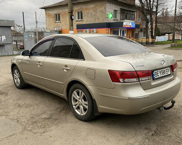 Бежевый Хендай Соната, объемом двигателя 2 л и пробегом 247 тыс. км за 7500 $, фото 2 на Automoto.ua