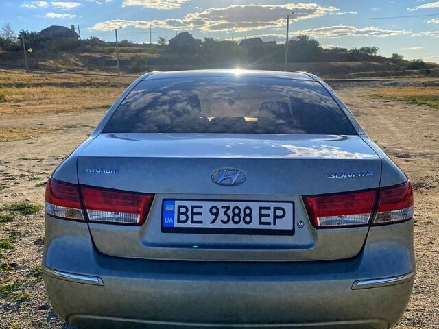 Бежевый Хендай Соната, объемом двигателя 2 л и пробегом 243 тыс. км за 7800 $, фото 2 на Automoto.ua