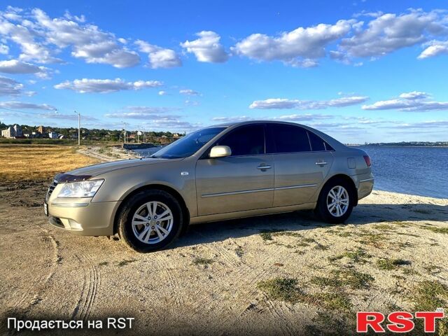 Бежевый Хендай Соната, объемом двигателя 2 л и пробегом 243 тыс. км за 7800 $, фото 1 на Automoto.ua