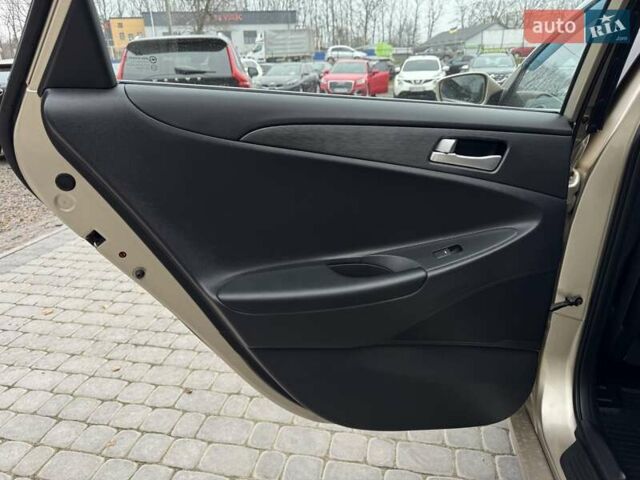 Бежевый Хендай Соната, объемом двигателя 2 л и пробегом 69 тыс. км за 10500 $, фото 21 на Automoto.ua