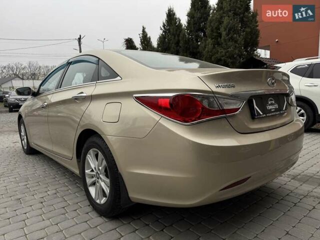Бежевый Хендай Соната, объемом двигателя 2 л и пробегом 69 тыс. км за 10500 $, фото 11 на Automoto.ua