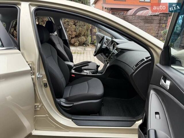 Бежевий Хендай Соната, об'ємом двигуна 2 л та пробігом 69 тис. км за 10750 $, фото 41 на Automoto.ua