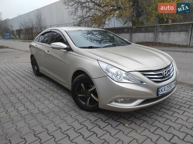 Бежевый Хендай Соната, объемом двигателя 2 л и пробегом 160 тыс. км за 5499 $, фото 18 на Automoto.ua