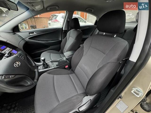 Бежевый Хендай Соната, объемом двигателя 2 л и пробегом 69 тыс. км за 10500 $, фото 20 на Automoto.ua