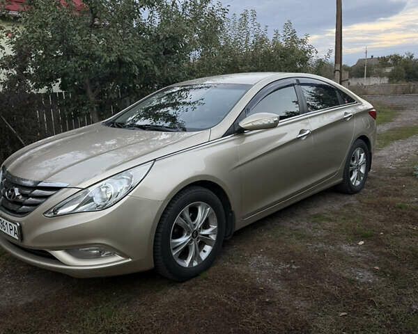 Бежевый Хендай Соната, объемом двигателя 2 л и пробегом 255 тыс. км за 7700 $, фото 2 на Automoto.ua