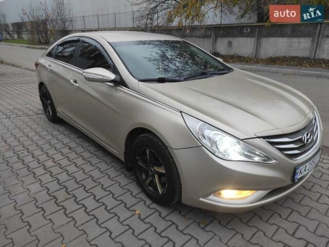 Бежевый Хендай Соната, объемом двигателя 2 л и пробегом 160 тыс. км за 5499 $, фото 2 на Automoto.ua