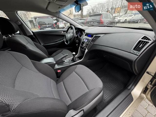 Бежевый Хендай Соната, объемом двигателя 2 л и пробегом 69 тыс. км за 10500 $, фото 25 на Automoto.ua