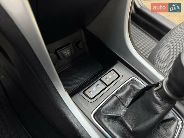 Бежевий Хендай Соната, об'ємом двигуна 2 л та пробігом 69 тис. км за 10750 $, фото 50 на Automoto.ua