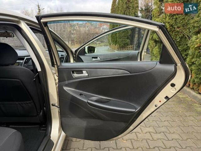 Бежевий Хендай Соната, об'ємом двигуна 2 л та пробігом 69 тис. км за 10750 $, фото 36 на Automoto.ua