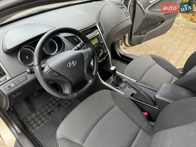 Бежевий Хендай Соната, об'ємом двигуна 2 л та пробігом 69 тис. км за 10750 $, фото 47 на Automoto.ua