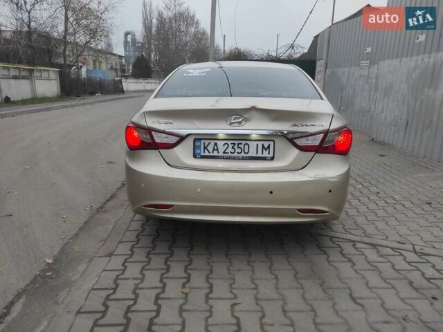 Бежевый Хендай Соната, объемом двигателя 2 л и пробегом 160 тыс. км за 5499 $, фото 6 на Automoto.ua