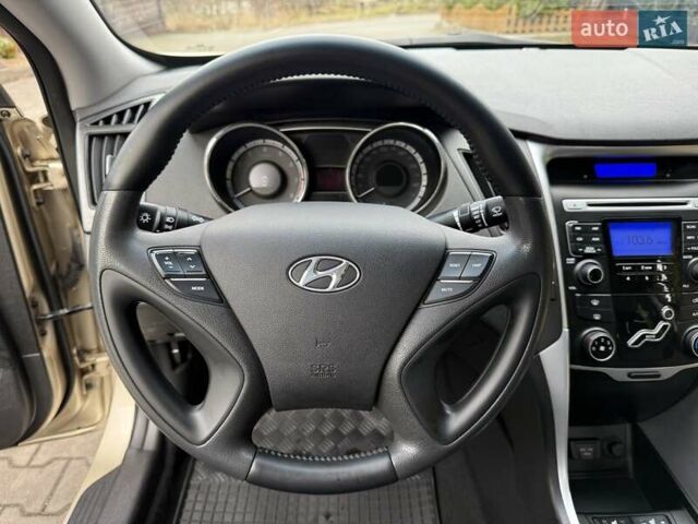 Бежевий Хендай Соната, об'ємом двигуна 2 л та пробігом 69 тис. км за 10750 $, фото 51 на Automoto.ua