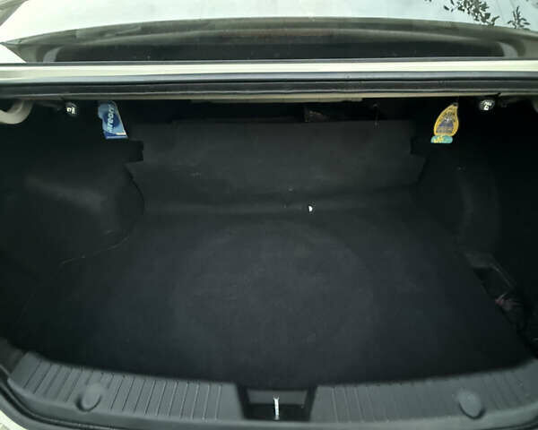 Бежевый Хендай Соната, объемом двигателя 2 л и пробегом 255 тыс. км за 7700 $, фото 8 на Automoto.ua