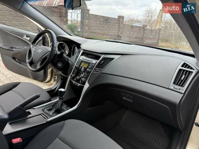 Бежевий Хендай Соната, об'ємом двигуна 2 л та пробігом 69 тис. км за 10750 $, фото 45 на Automoto.ua