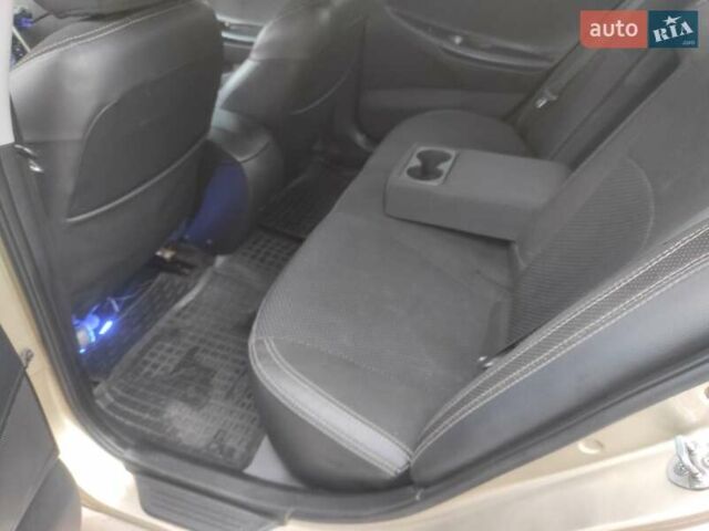 Бежевый Хендай Соната, объемом двигателя 2 л и пробегом 160 тыс. км за 5499 $, фото 26 на Automoto.ua