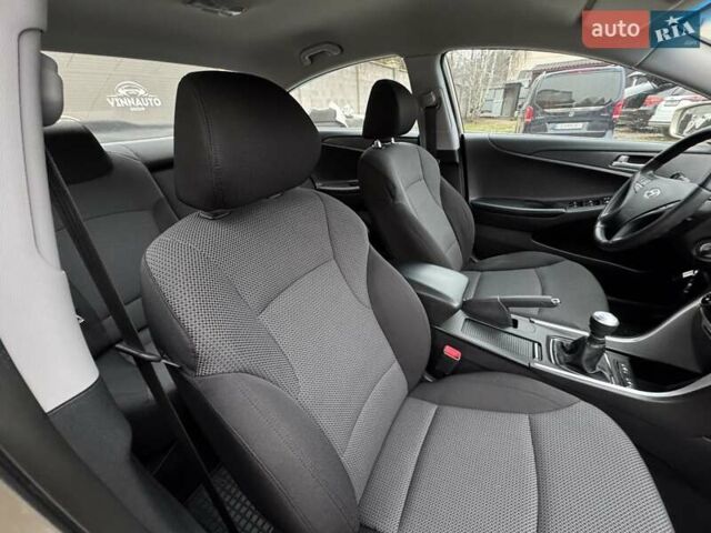 Бежевый Хендай Соната, объемом двигателя 2 л и пробегом 69 тыс. км за 10500 $, фото 26 на Automoto.ua