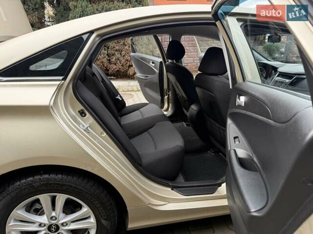 Бежевий Хендай Соната, об'ємом двигуна 2 л та пробігом 69 тис. км за 10750 $, фото 40 на Automoto.ua