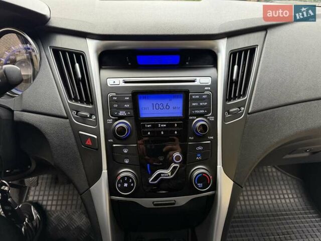 Бежевий Хендай Соната, об'ємом двигуна 2 л та пробігом 69 тис. км за 10750 $, фото 48 на Automoto.ua