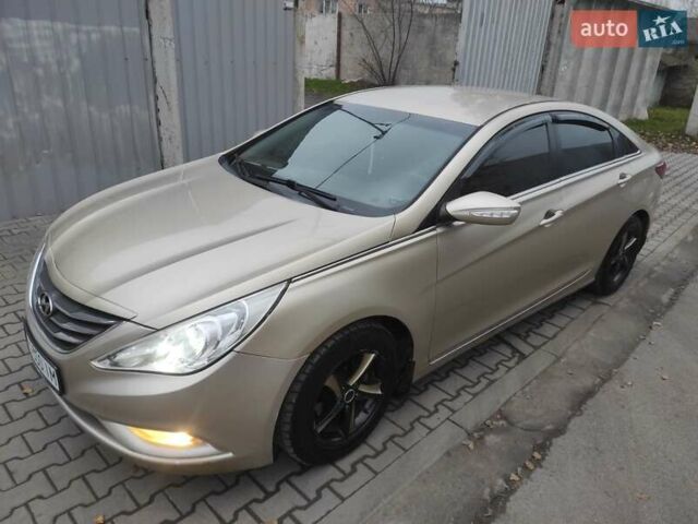 Бежевый Хендай Соната, объемом двигателя 2 л и пробегом 160 тыс. км за 5499 $, фото 10 на Automoto.ua