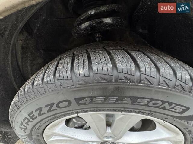 Бежевый Хендай Соната, объемом двигателя 2 л и пробегом 69 тыс. км за 10500 $, фото 18 на Automoto.ua