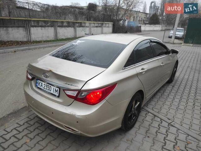 Бежевый Хендай Соната, объемом двигателя 2 л и пробегом 160 тыс. км за 5499 $, фото 14 на Automoto.ua