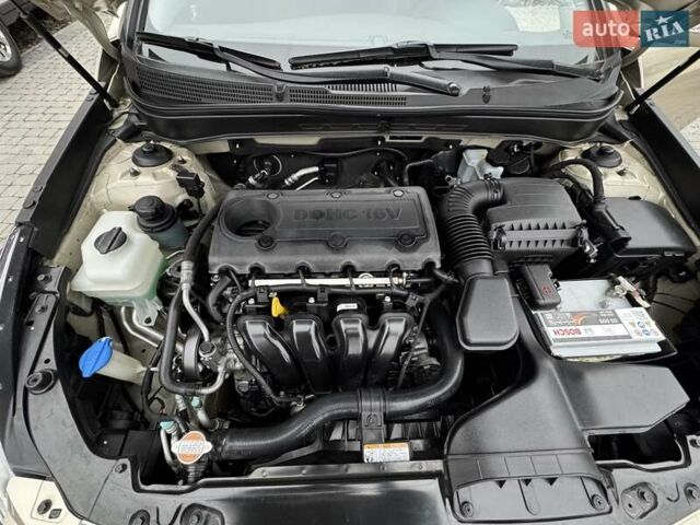 Бежевый Хендай Соната, объемом двигателя 2 л и пробегом 69 тыс. км за 10500 $, фото 3 на Automoto.ua