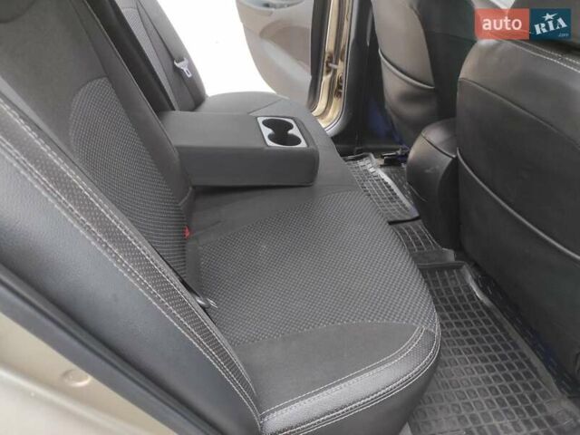 Бежевый Хендай Соната, объемом двигателя 2 л и пробегом 160 тыс. км за 5499 $, фото 29 на Automoto.ua