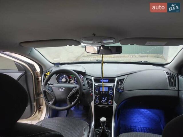 Бежевый Хендай Соната, объемом двигателя 2 л и пробегом 160 тыс. км за 5499 $, фото 27 на Automoto.ua