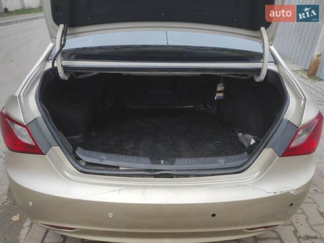 Бежевый Хендай Соната, объемом двигателя 2 л и пробегом 160 тыс. км за 5499 $, фото 31 на Automoto.ua