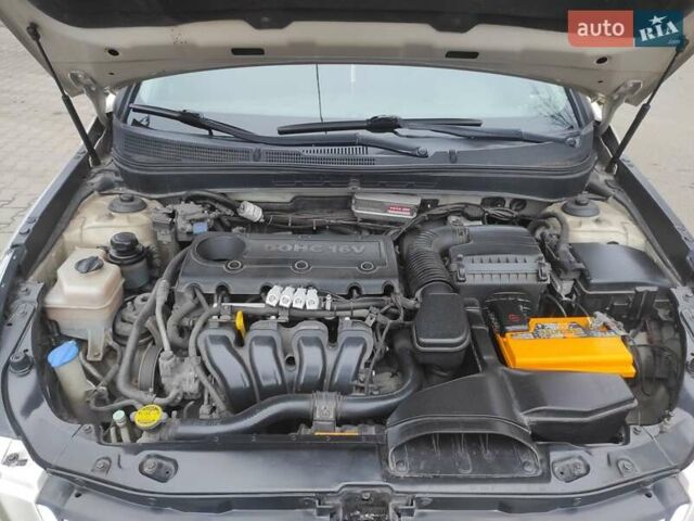 Бежевый Хендай Соната, объемом двигателя 2 л и пробегом 160 тыс. км за 5499 $, фото 30 на Automoto.ua